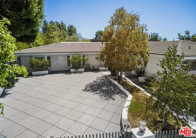 Photo 2 of Single family home for sale at 9626 Highridge Dr, Beverly Hills, CA 90210 | MLS# 26991955 | Listing updated on 2026-10-01