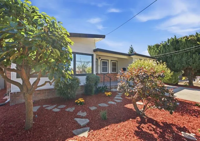 Photo 3 of Sale Pending at 382 E Duane Ave, Sunnyvale, CA 94085 | MLS# ML82062319 | Listing updated on 2026-10-08