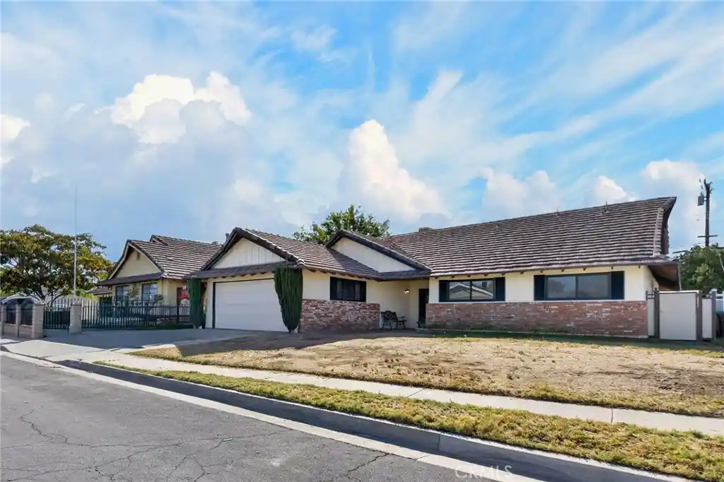 Photo 1 of Single family home for sale at 1524 W Kildare, Lancaster, CA 93534 | MLS# SR26207626 | Listing updated on 2026-10-25