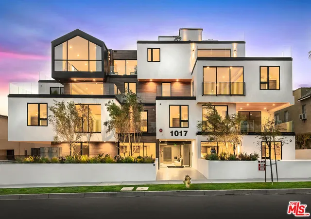 Photo 2 of Condo for sale at 1017 N Croft Ave #105, Los Angeles, CA 90069 | MLS# 26991341 | Listing updated on 2026-10-01