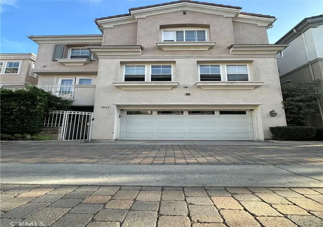 Listing Photo 1 - Condo for sale in building located at 7832 Daisy Cir, Huntington Beach, CA 92648