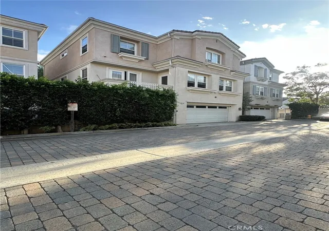 Listing Photo 3 - Condo for sale in building located at 7832 Daisy Cir, Huntington Beach, CA 92648