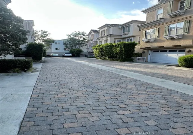 Listing Photo 4 - Condo for sale in building located at 7832 Daisy Cir, Huntington Beach, CA 92648