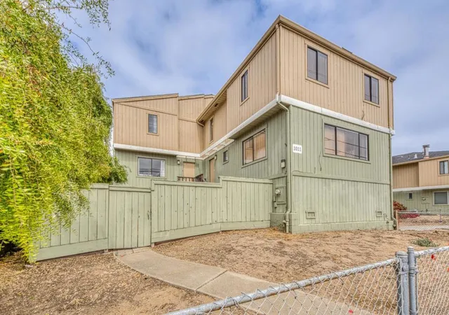Photo 1 of Townhouse for sale at 1011 Hilby Ave #D, Seaside, CA 93955 | MLS# ML82062332 | Listing updated on 2026-10-09