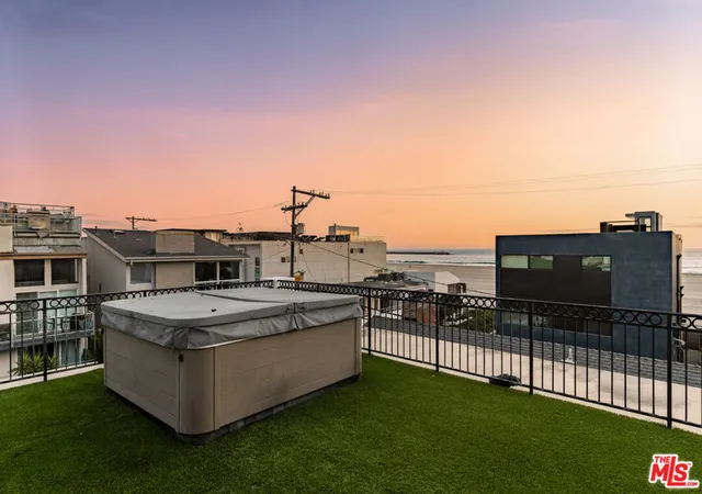 Photo 2 of Single family home for sale at 17 Privateer St, Marina Del Rey, CA 90292 | MLS# 26992053 | Listing updated on 2026-10-02