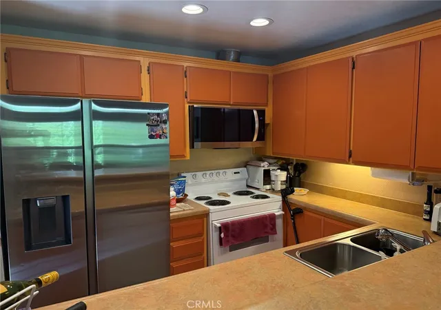 Listing Photo 4 - Condo for sale in building located at 7890 E 17 P Spring St, Long Beach, CA 90815 - Unit #17P