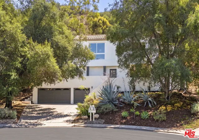 Photo 1 of Single family home for sale at 11 Bridle Ln, Bell Canyon, CA 91307 | MLS# 26991799 | Listing updated on 2026-10-01