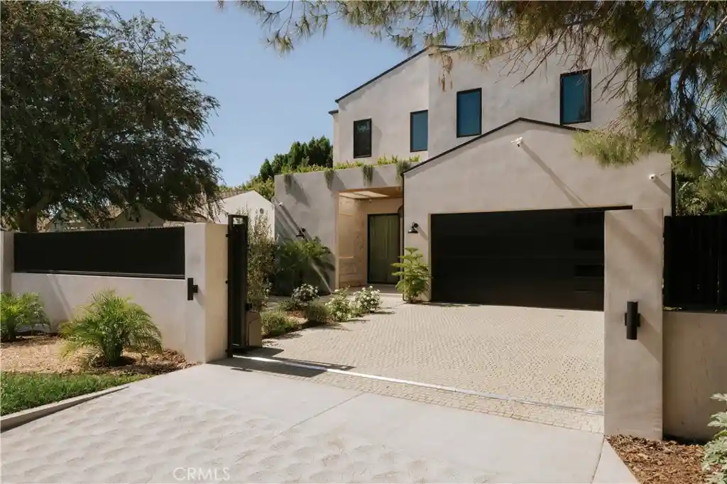 Photo 1 of Single family home for sale at 14755 Hesby St, Sherman Oaks, CA 91403 | MLS# SR26208166 | Listing updated on 2026-10-28
