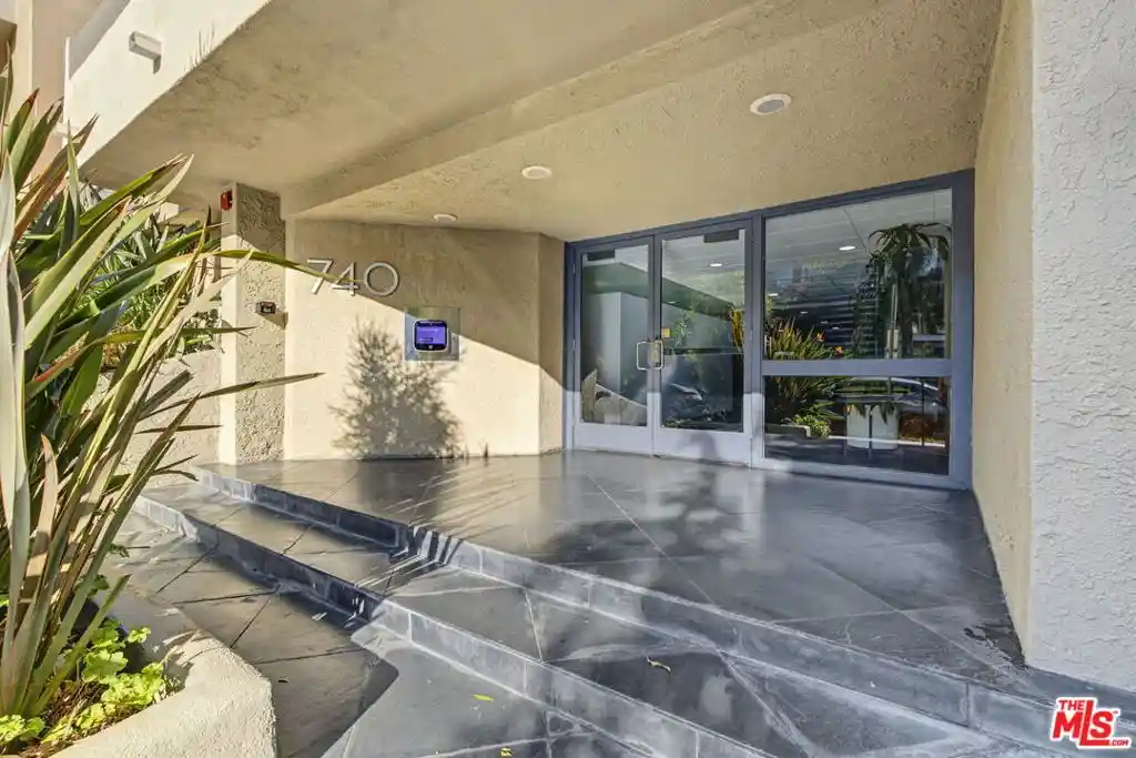 Listing Photo 2 - Condo for sale in 740 N Kings Rd located at 740 N Kings Rd, Los Angeles, CA 90069 - Unit #314
