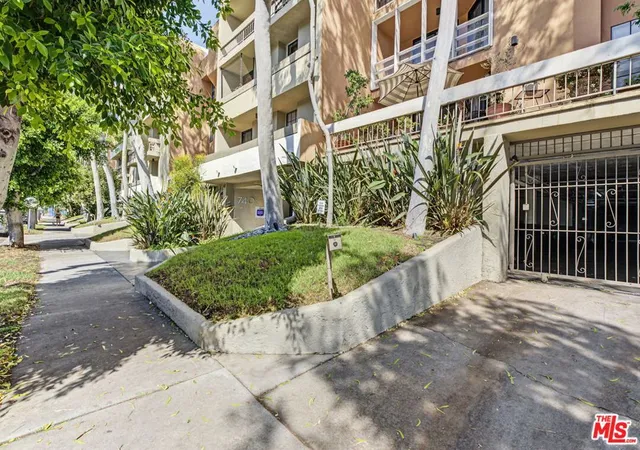 Photo 3 of Condo for sale at 740 N Kings Rd #314, West Hollywood, CA 90069 | MLS# 26992101 | Listing updated on 2026-10-09