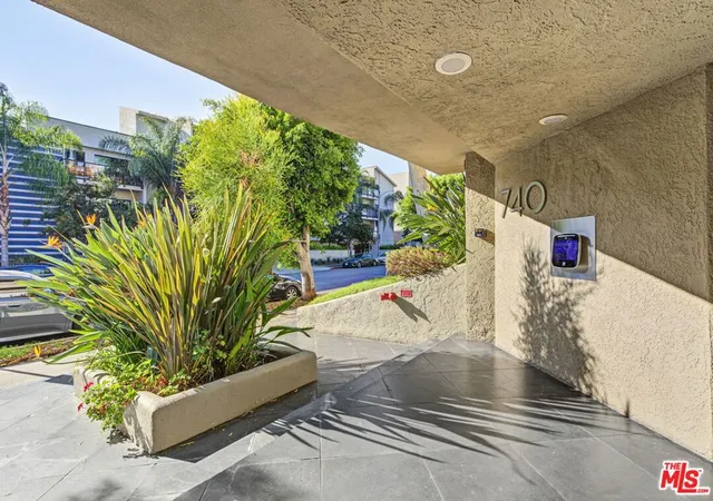 Listing Photo 4 - Condo for sale in building located at 740 N Kings Rd, Los Angeles, CA 90069 - Unit #314