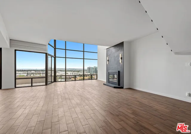 Photo 3 of Condo for sale at 4337 Marina City Dr #PH42, Marina Del Rey, CA 90292 | MLS# 26989041 | Listing updated on 2026-10-01