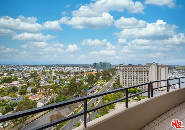 Listing Photo 5 - Condo for sale in building located at 4337 Marina City Dr, Marina Del Rey, CA 90292 - Unit #PH42
