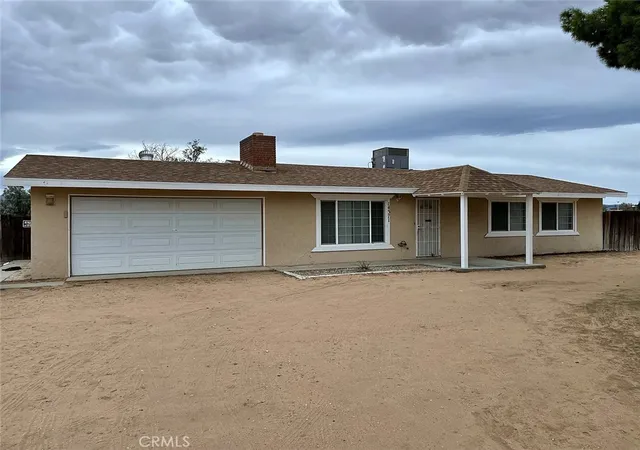 Single family home for sale at 14371 Jicarilla Rd, Apple Valley, CA 92307 | MLS# HD26208242