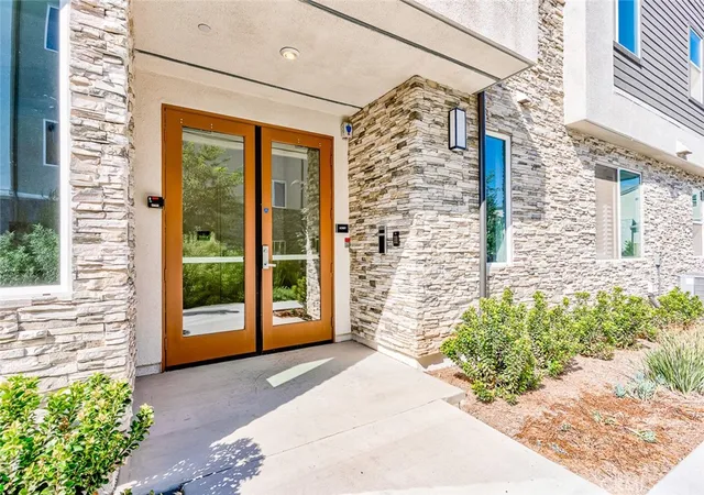 Photo 2 of Townhouse for sale at 519 Mulligan, Irvine, CA 92618 | MLS# PW26206151 | Listing updated on 2026-10-09