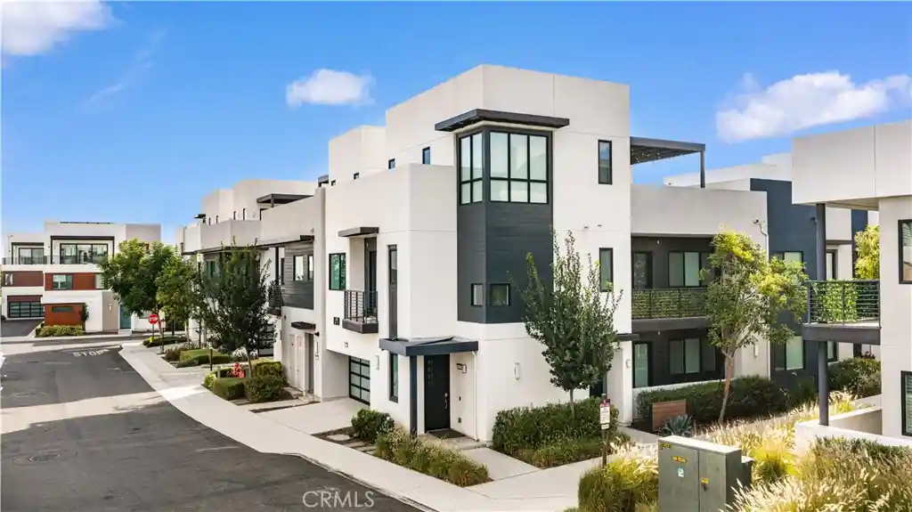 Listing Photo 1 - Condo for sale in 65 Ballast Pt located at 65 Ballast Pt, Tustin, CA 92782 - Unit 65 Ballast Point
