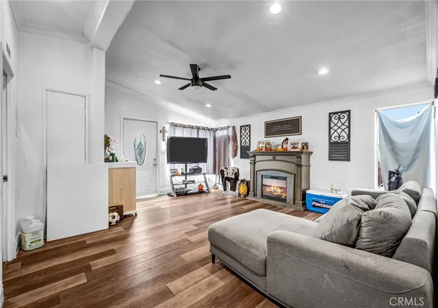 Photo 3 of Manufactured home for sale at 5450 N Paramount #33, Long Beach, CA 90805 | MLS# DW26208353 | Listing updated on 2026-09-25