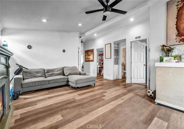 Photo 4 of Manufactured home for sale at 5450 N Paramount #33, Long Beach, CA 90805 | MLS# DW26208353 | Listing updated on 2026-09-25
