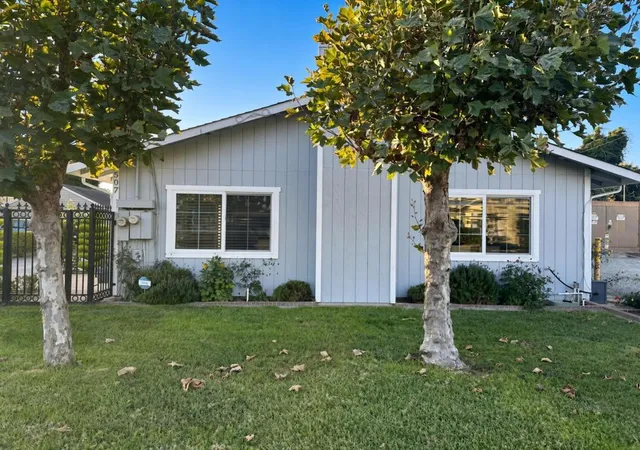 Photo 3 of Sale Pending at 507 E Lake Ave, Watsonville, CA 95076 | MLS# ML82062389 | Listing updated on 2026-10-06