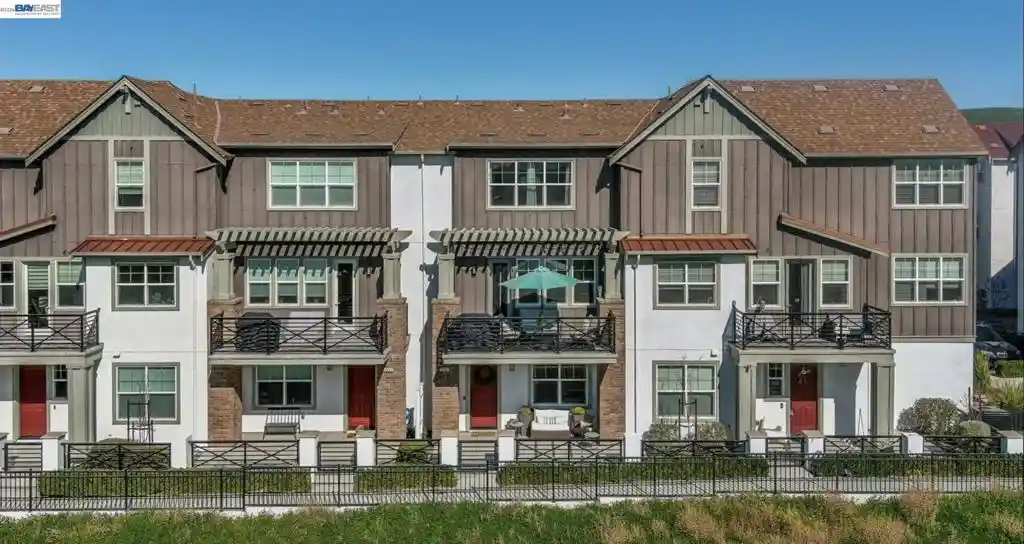 Townhouse for sale at 3987 Dobbins Loop, Dublin, CA 94568 | MLS# 41149199