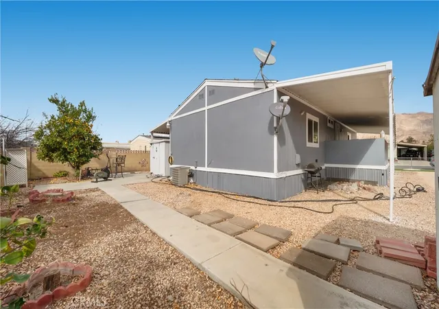 Photo 2 of Manufactured home for sale at 228 N La Paloma Ave, San Jacinto, CA 92582 | MLS# IG26207130 | Listing updated on 2026-10-12