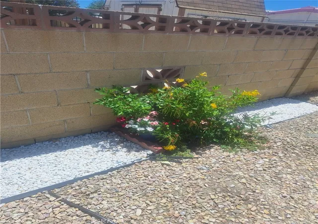 Photo 3 of Manufactured home for sale at 228 N La Paloma Ave, San Jacinto, CA 92582 | MLS# IG26207130 | Listing updated on 2026-10-12