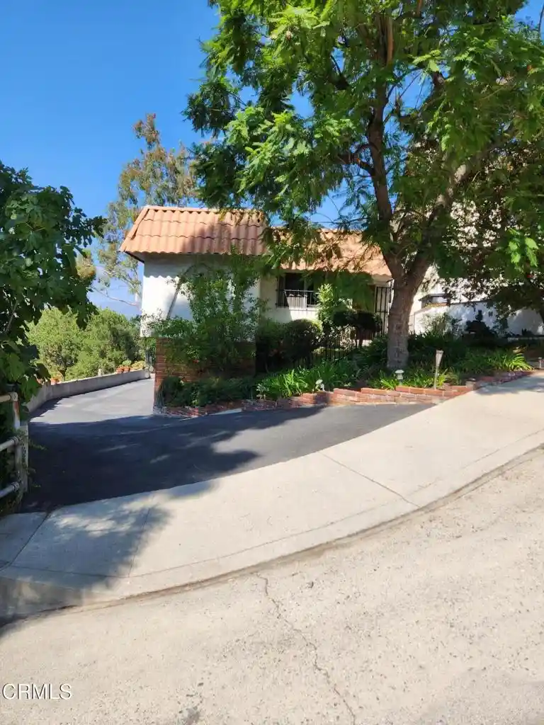 Listing Photo 1 - Condo for sale in 1913 Verdugo Loma Dr located at 1913 Verdugo Loma Dr, Glendale, CA 91208 - Unit 1913 Verdugo Loma Dr