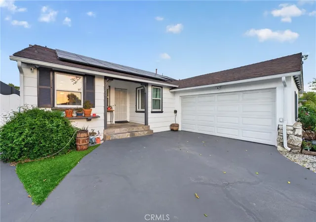 Photo 2 of Single family home for sale at 7350 Donna, Reseda, CA 91335 | MLS# SR26208471 | Listing updated on 2026-10-11