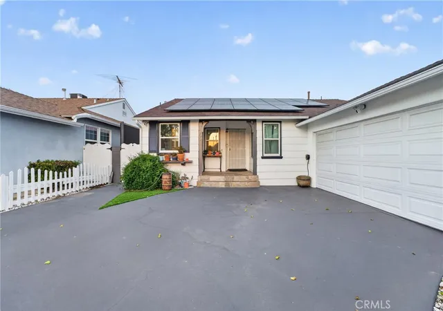 Photo 3 of Single family home for sale at 7350 Donna, Reseda, CA 91335 | MLS# SR26208471 | Listing updated on 2026-10-11