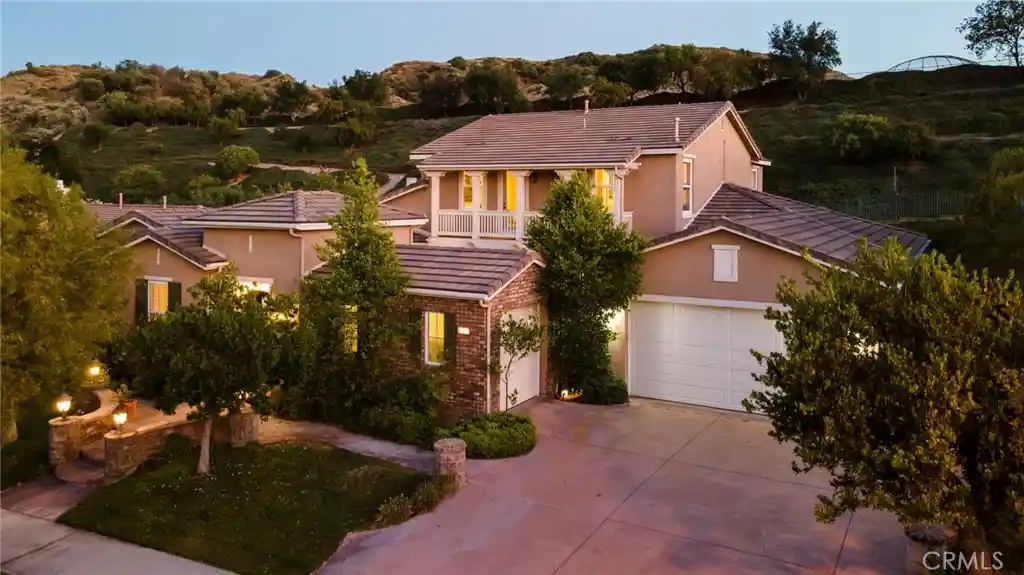 Single family home for sale at 26637 Oak Ter, Valencia, CA 91381 | MLS# SR26191946