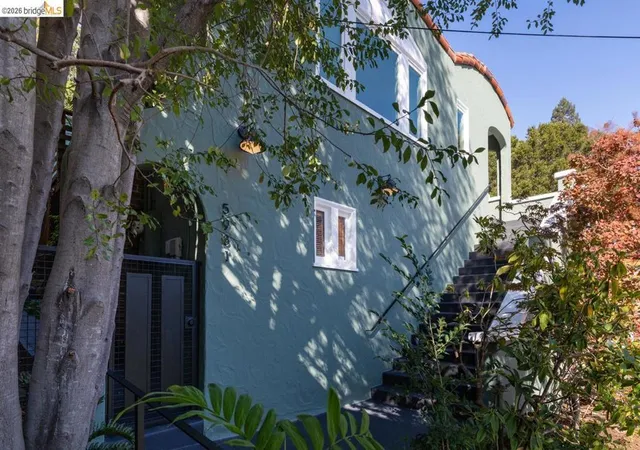 Photo 3 of Sale Pending at 5981 Chabolyn Ter, Oakland, CA 94618 | MLS# 41149230 | Listing updated on 2026-10-08