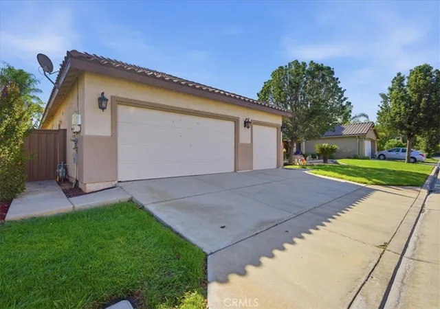 Photo 3 of Single family home for sale at 124 Playa Ct, Hemet, CA 92545 | MLS# SW26208556 | Listing updated on 2026-10-12