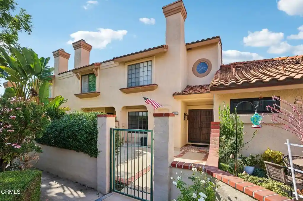 Listing Photo 1 - Condo for sale in 390 Country Clb Dr located at 390 Country Clb Dr, Simi Valley, CA 93065 - Unit 390 Country Clb Dr