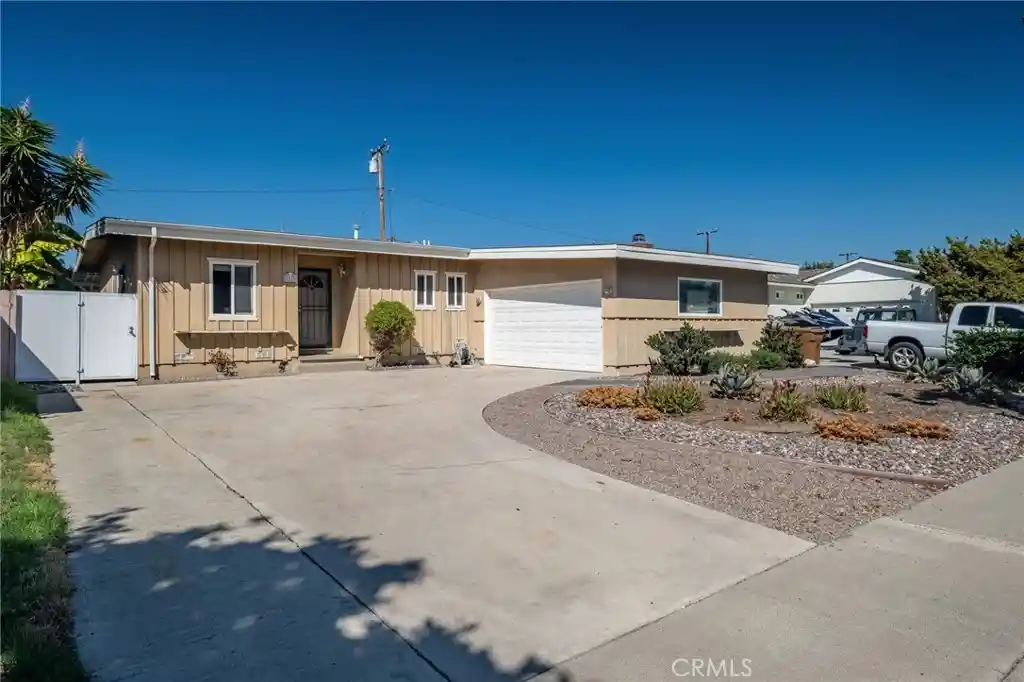 Single family home for sale at 1615 W Hill Ave, Fullerton, CA 92833 | MLS# PW26208498