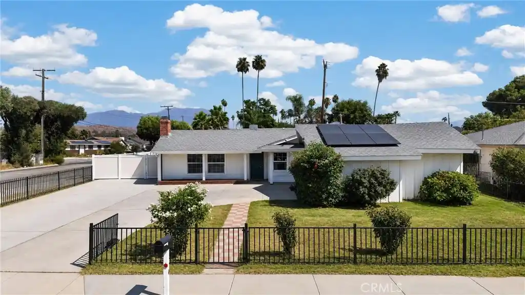 Photo 1 of Single family home for sale at 298 Terry Ln, Hemet, CA 92544 | MLS# CV26208313 | Listing updated on 2026-10-17
