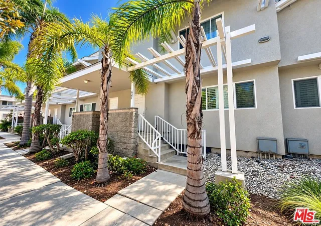 Photo 1 of Condo for sale at 627 W Regent St, Inglewood, CA 90301 | MLS# 26992421 | Listing updated on 2026-10-29