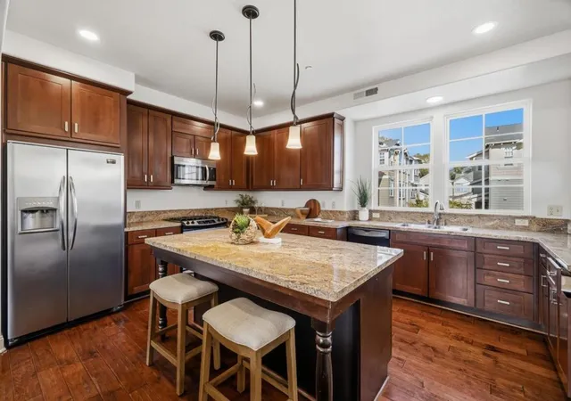 Photo 3 of Townhouse for sale at 252 Cardiff Pl, Santa Cruz, CA 95060 | MLS# ML82061340 | Listing updated on 2026-10-09