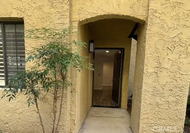 Listing Photo 2 - Condo for sale in building located at 25531 Indian Hl, Laguna Hills, CA 92653 - Unit #E