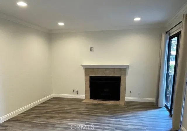 Listing Photo 3 - Condo for sale in building located at 25531 Indian Hl, Laguna Hills, CA 92653 - Unit #E