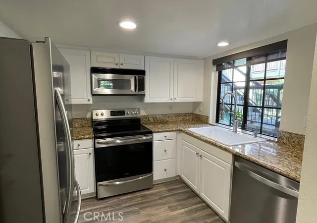 Listing Photo 5 - Condo for sale in building located at 25531 Indian Hl, Laguna Hills, CA 92653 - Unit #E