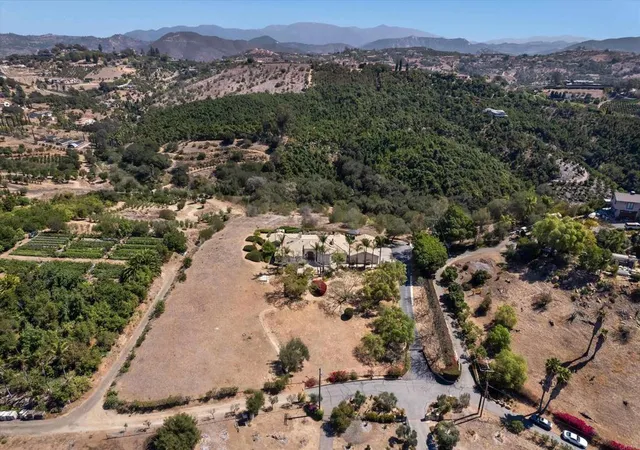 Photo 4 of Single family home for sale at 2258 Gird Rd, Fallbrook, CA 92028 | MLS# NDP2608918 | Listing updated on 2026-10-01
