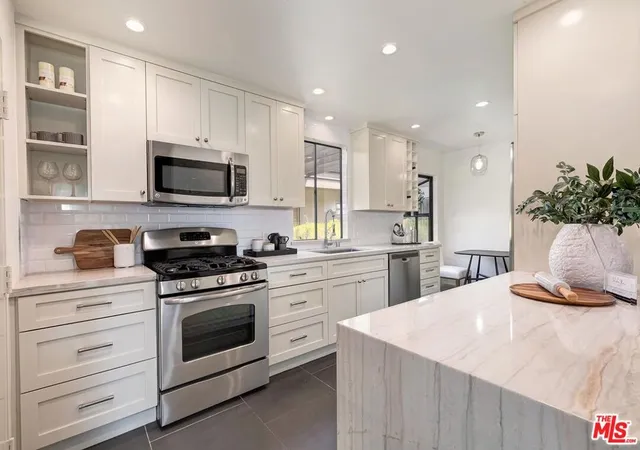 Listing Photo 4 - Condo for sale in building located at 909 N Sierra Bonita Ave, West Hollywood, CA 90046 - Unit #314