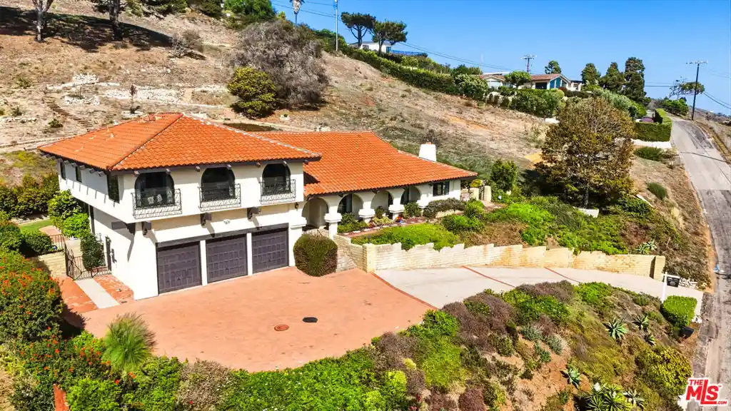 Photo 1 of Single family home for sale at 5461 Horizon Dr, Malibu, CA 90265 | MLS# 26992291 | Listing updated on 2026-10-20
