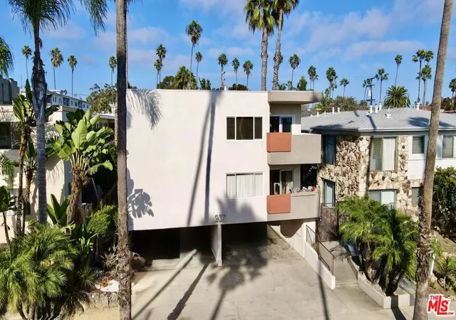 Condo for sale at 937 5th Street #8, Santa Monica, CA 90403 | MLS# 26991773