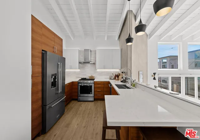 Photo 3 of Condo for sale at 18 Privateer St #3, Marina Del Rey, CA 90292 | MLS# 26992465 | Listing updated on 2026-10-05