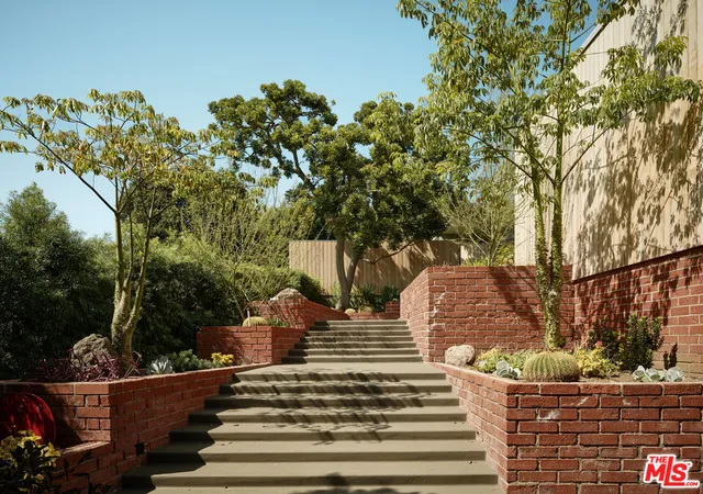 Photo 3 of Mansion for sale at 1035 Summit Dr, Beverly Hills, CA 90210 | MLS# 26851935 | Listing updated on 2026-10-02