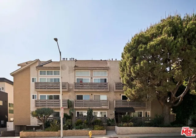 Photo 2 of Condo for sale at 1021 N Crescent Hts Blvd #207, Los Angeles, CA 90046 | MLS# 26992473 | Listing updated on 2026-10-10