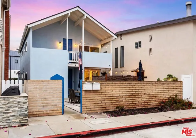 Multi family home for sale at 211 Cypress St, Newport Beach, CA 92661 | MLS# 26991455