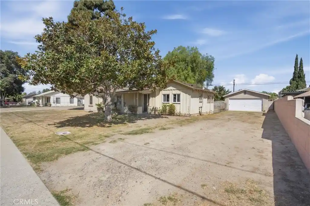Photo 1 of Sale Pending at 2425 W Occidental St, Santa Ana, CA 92704 | MLS# OC26208591 | Listing updated on 2026-10-28