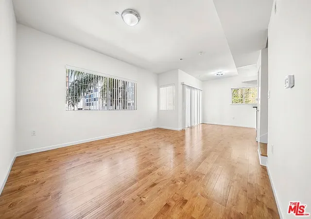 Listing Photo 2 - Condo for sale in building located at 2864 Sunset Pl, Los Angeles, CA 90005 - Unit #201